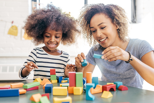 kids building with blocks