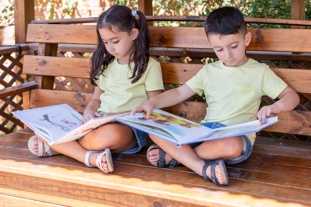 Kids reading